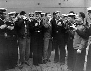 300px-US-Soviet sailors on VJ Day